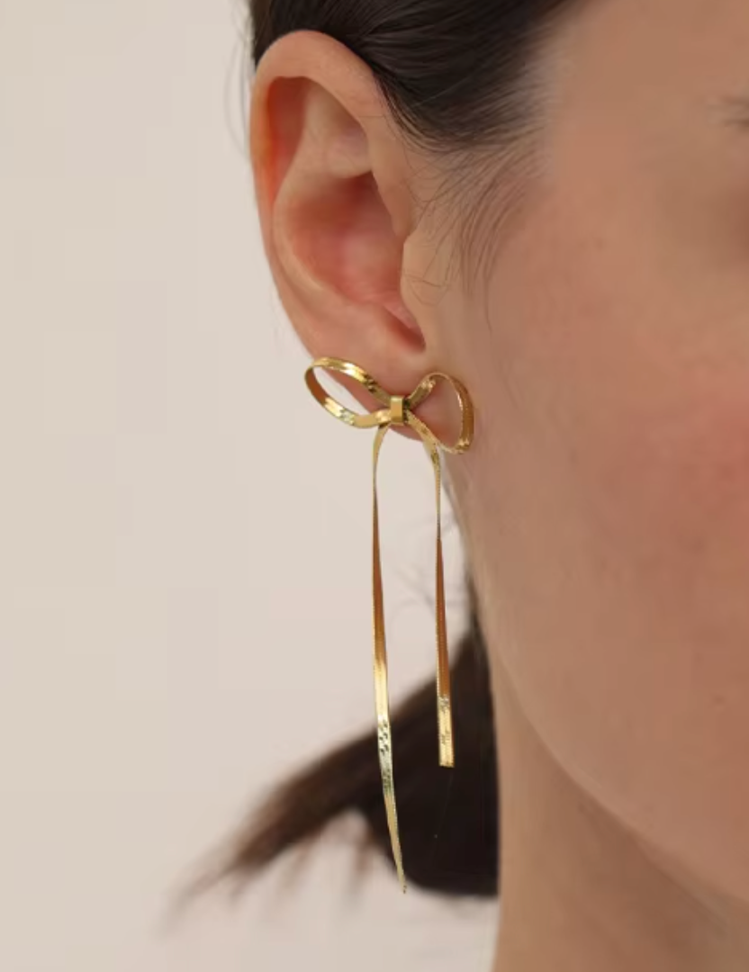 fine bow studs gold